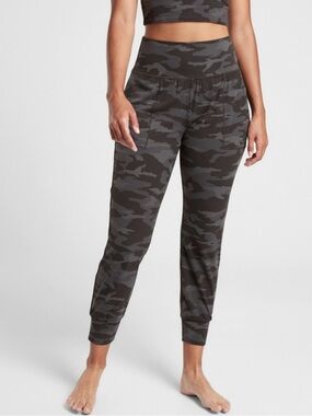 ATHLETA Camo Salutation
Joggers